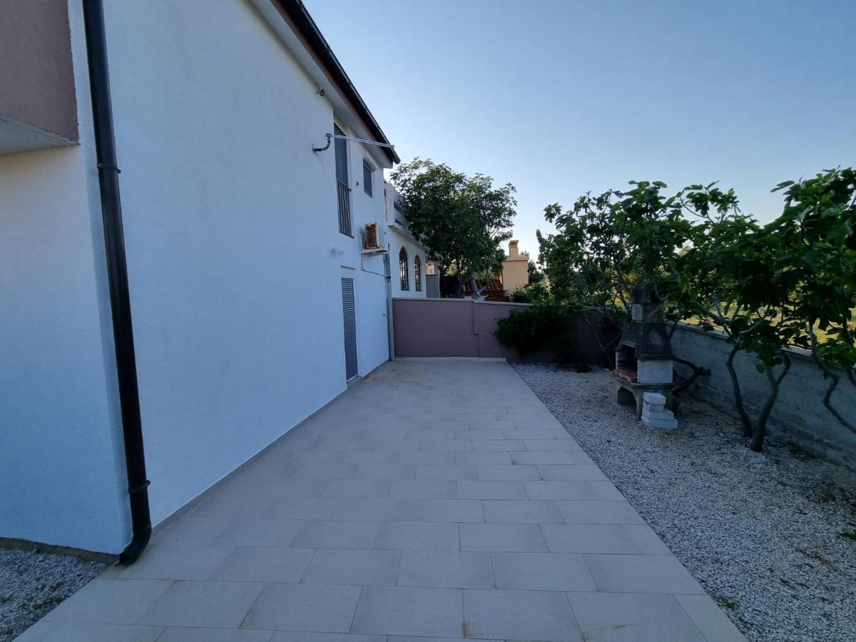 Apartments Ema Vir Exterior foto