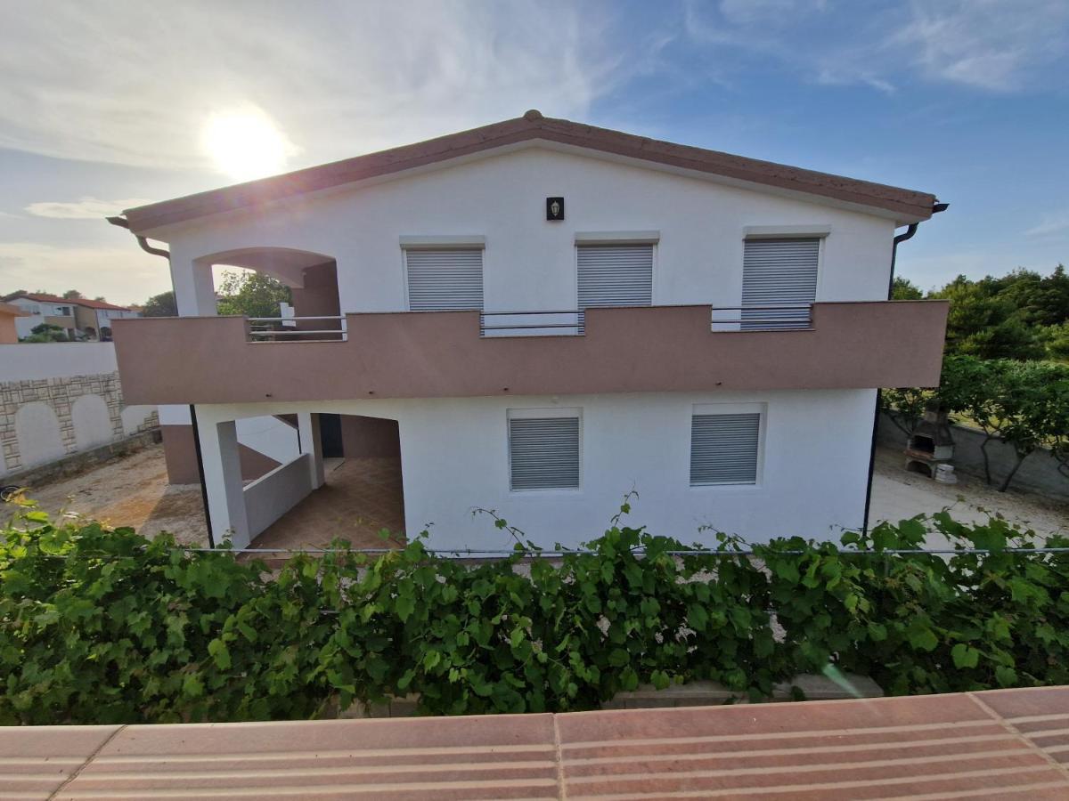 Apartments Ema Vir Exterior foto